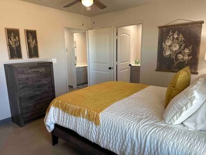 2 bedrooms, desk, iron/ironing board, WiFi