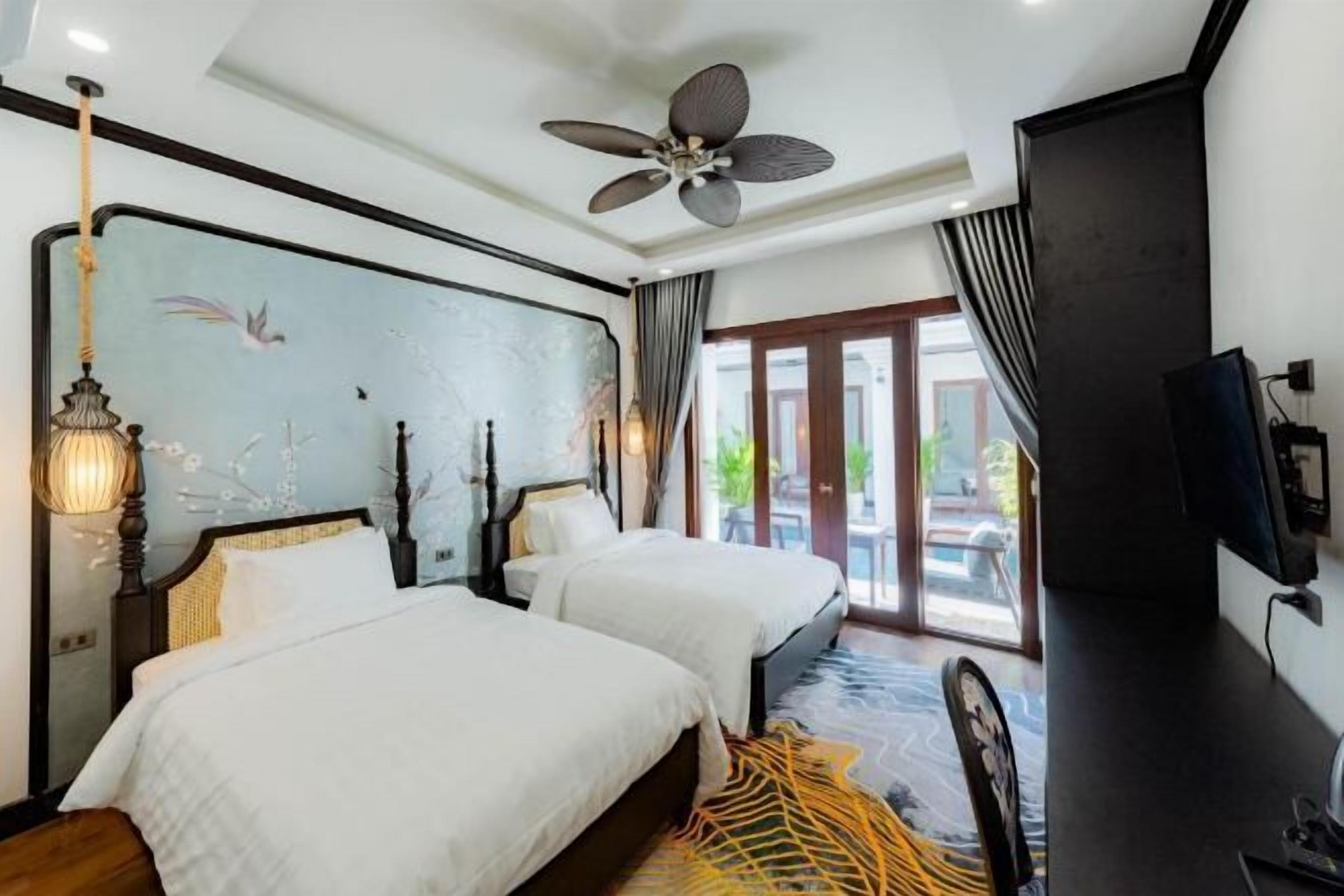 ตู้นิรภัยในห้องพัก, โต๊ะทำงาน, ผ้าม่านกันแสง, ห้องเก็บเสียง