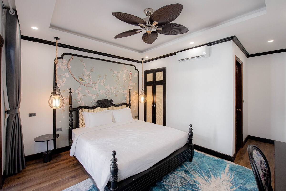 Classic Quadruple Room | Peti besi dalam bilik, meja, langsir/tirai gelap terus, kalis bunyi 