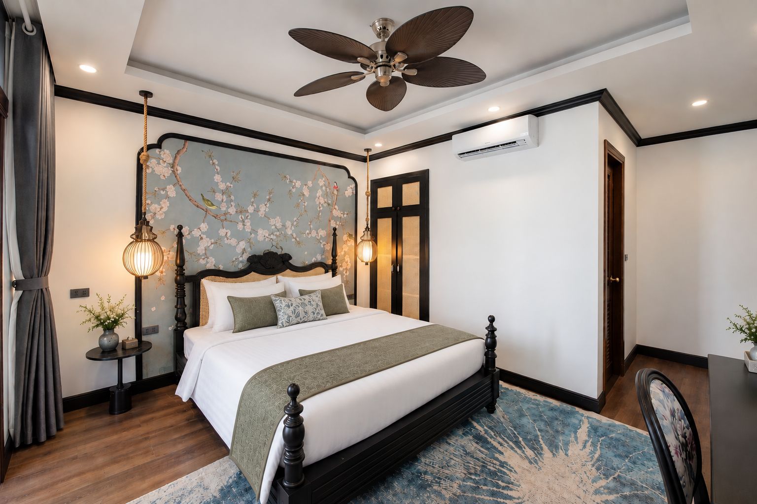 Un dormitorio con una cama grande, un ventilador de techo, un equipo de aire acondicionado y un adorno de pared.