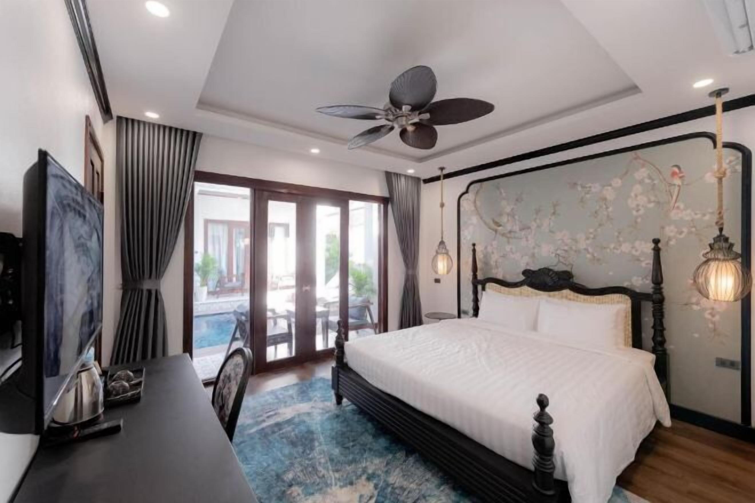 ตู้นิรภัยในห้องพัก, โต๊ะทำงาน, ผ้าม่านกันแสง, ห้องเก็บเสียง