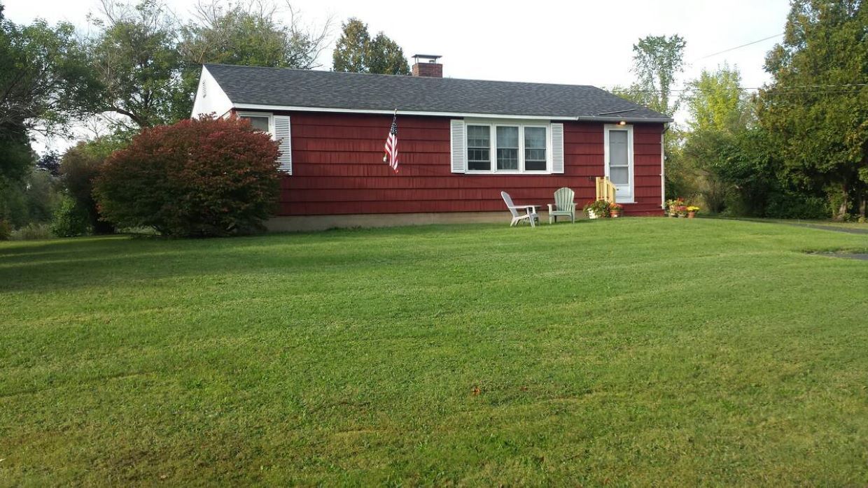 Convenient, private, well equipped home, located in beautiful Thomaston. 