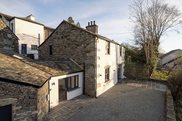 Exterior - 4 Bedroom Waterhead Range Cottage by LetMeStay (Ambleside)