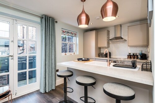 Host & Stay | The Pilgrim Coach House