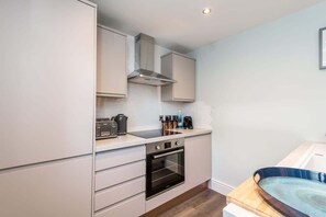 Coffee/tea maker, fridge, microwave, oven