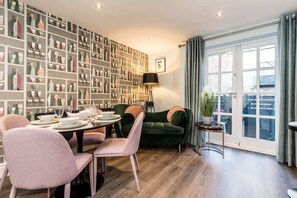 Dining - Host & Stay | The Pilgrim Coach House (Liverpool)