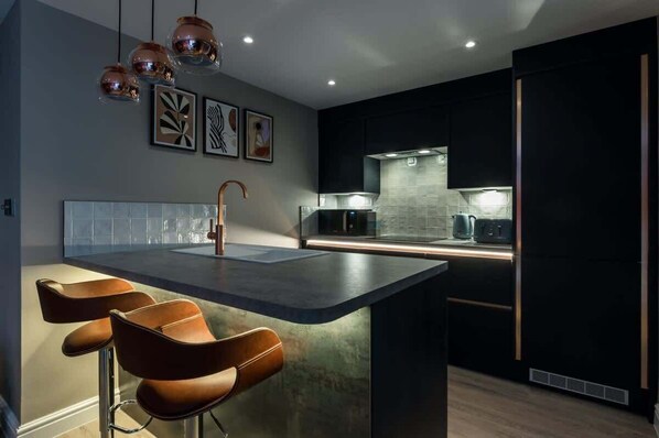 Fridge, microwave, oven, stovetop