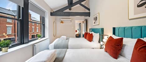 5 habitaciones, tabla de planchar con plancha, wifi y ropa de cama