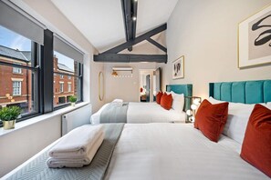 5 habitaciones, tabla de planchar con plancha, wifi y ropa de cama