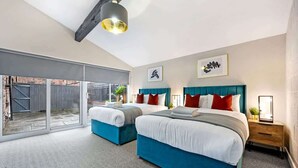 5 bedrooms, iron/ironing board, WiFi, bed sheets - Host & Stay | The Coachouse at Pilgrim St (Liverpool)