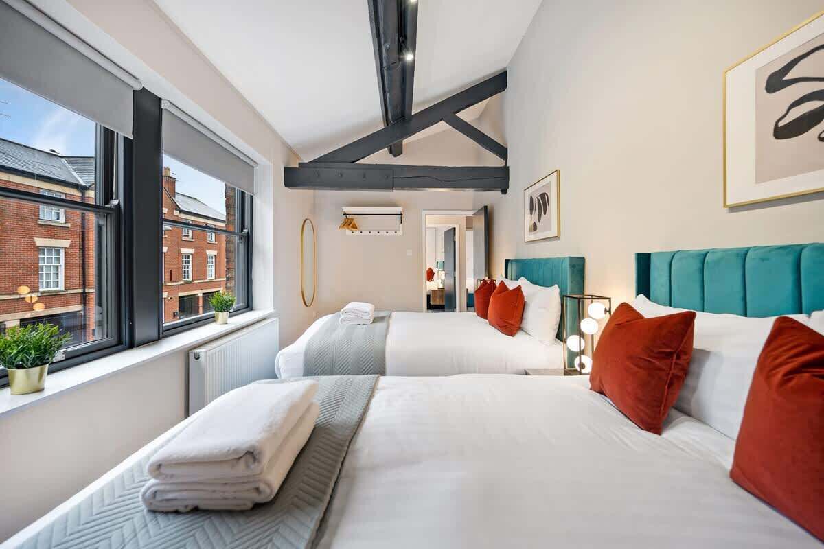 5 bedrooms, iron/ironing board, WiFi, bed sheets