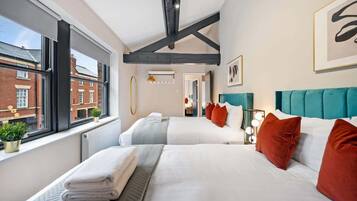 5 bedrooms, iron/ironing board, WiFi, bed sheets