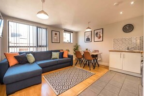 TV, offices - Host & Stay | Ropewalks Apt (Liverpool)