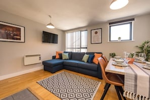 TV, offices - Host & Stay | Ropewalks Apt (Liverpool)