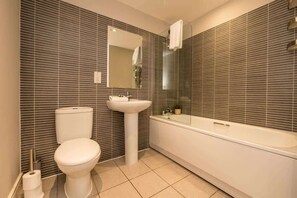 Shower, towels - Host & Stay | Ropewalks Apt (Liverpool)