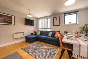 TV, offices - Host & Stay | Ropewalks Apt (Liverpool)