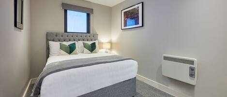 2 多间卧室、熨斗/熨衣板、WiFi、床单