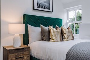 4 chambres, fer et planche à repasser, Wi-Fi, draps fournis