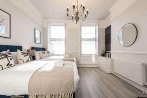 3 bedrooms, iron/ironing board, WiFi, bed sheets
