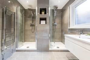 Shower, hair dryer - Host & Stay | Seel Street Quarters (Liverpool)