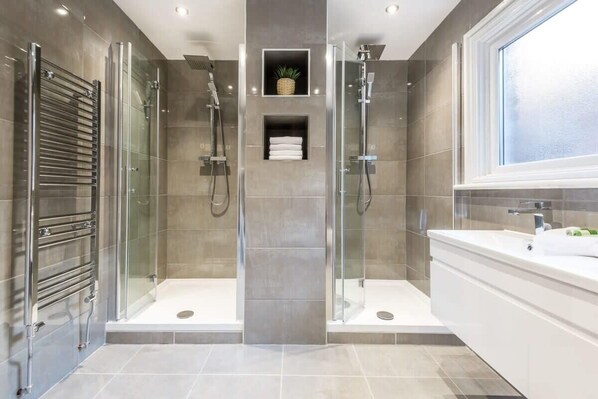 Shower, hair dryer - Host & Stay | Seel Street Quarters (Liverpool)