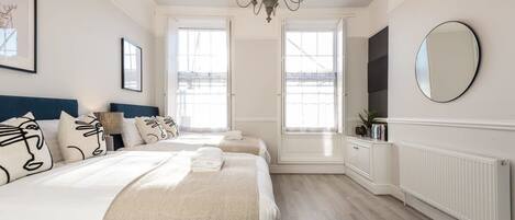 4 chambres, fer et planche à repasser, Wi-Fi, draps fournis