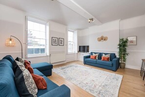 TV, offices - Host & Stay | Seel Street Quarters (Liverpool)