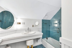 Douche, serviettes fournies