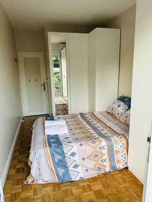 4 quartos, ferros/tábuas de passar roupa, Wi-Fi, roupa de cama