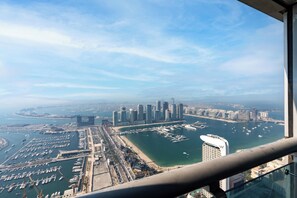 Exterior - Lux BnB Princess Tower I  Palm & Ocean Views (Dubai)