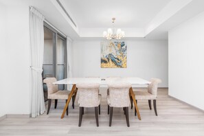 Panoramic Apartment | In-room dining