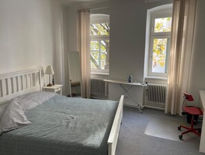 1 bedroom, desk, iron/ironing board, free WiFi - Vienna classic with love (Wien)