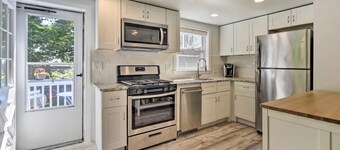 Vibrant Winthrop Apartment - Close to Ocean!