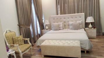 3 chambres, fer et planche à repasser, Wi-Fi gratuit, draps fournis