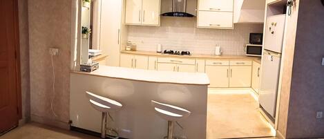 Fridge, microwave, oven, stovetop