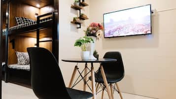 Free WiFi, bed sheets