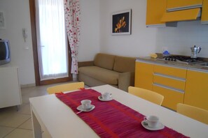 Appartamento, 1 camera da letto, vista giardino | Soggiorno