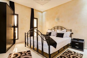 12 habitaciones, wifi y ropa de cama 