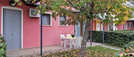 Appartement, 1 chambre, patio, vue sur le jardin | Extérieur