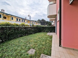 Property grounds - Comfortable Garden Apartment for Four Guests (San Michele al Tagliamento)