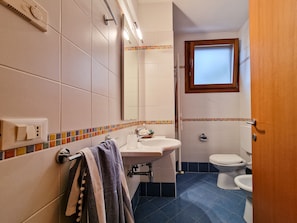 Apartment, 1 Bedroom, Patio, Garden View | Bathroom - Cozy Ground-floor Apartment With Garden and Pool (San Michele al Tagliamento)
