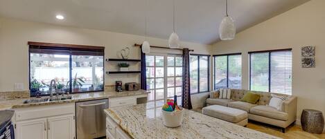 House (3 Bedrooms) | Private kitchen | Microwave, oven, stovetop, dishwasher