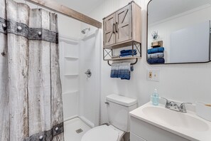 Bathroom - Lovely Smoky Mountain Cottage w/ Deck + Views! (Topton)