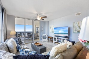 Fernseher, DVD-Player, Stereoanlage