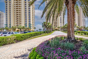 Property grounds - Coastal Elegance: Step Into Paradise at Beach Colony's Beachfront Condo! (Pensacola)