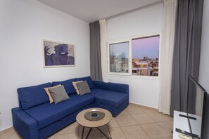 舒適公寓 | 客廳 | 42 吋智能電視連數碼電視頻道、Netflix、串流服務