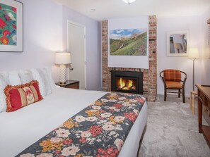 2 bedrooms, WiFi, bed sheets - All Seasons 2BD Condo | Steps to Golden Peak and Vail Village (Vail)