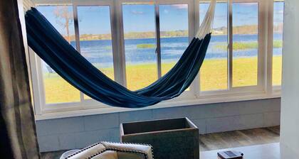 Cozy Lake Front Cottage