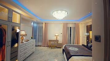 4 bedrooms, iron/ironing board, free WiFi, bed sheets