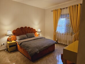 4 bedrooms, iron/ironing board, free WiFi, bed sheets